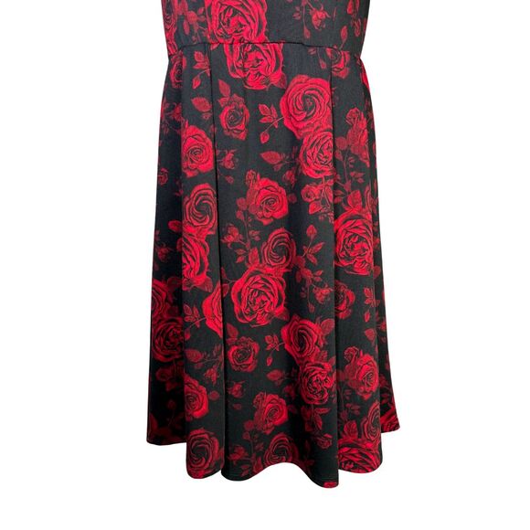 Torrid Mini Dress Size 1 (1X) Black Red Roses Sweetheart Neckline Sleeveless - Picture 5 of 10